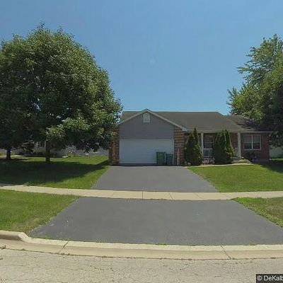 144 Ashwood Dr, Sycamore, IL 60178