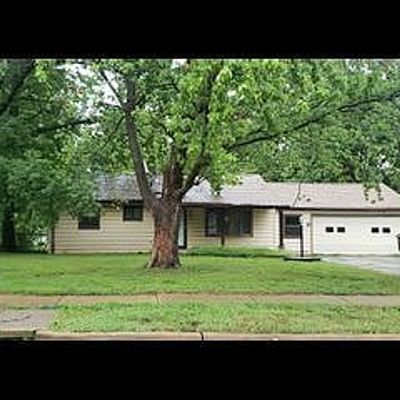 233 Hillsdale Dr, Ballwin, MO 63011