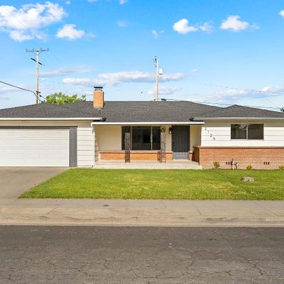 2129 Fairmont Dr, Hanford, CA 93230