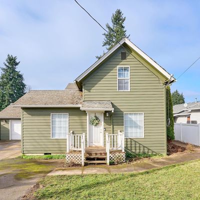 306 S James St, Silverton, OR 97381