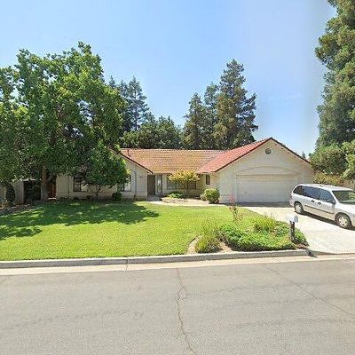 5017 W Locust Ave, Fresno, CA 93722