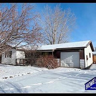 605 Summit Dr, Riverton, WY 82501