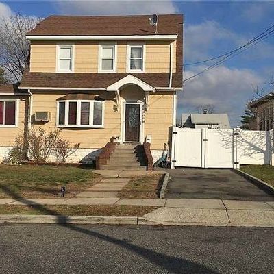 677 Riverside Ave, Baldwin, NY 11510