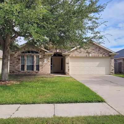 6821 Ridgewood Ln, Dickinson, TX 77539