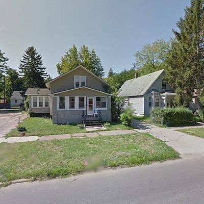 696 Highland Ave, Benton Harbor, MI 49022