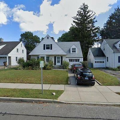 55 Elm Tree Pl, Stamford, CT 06906