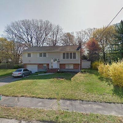 6 W Meadow Dr, Brockton, MA 02301