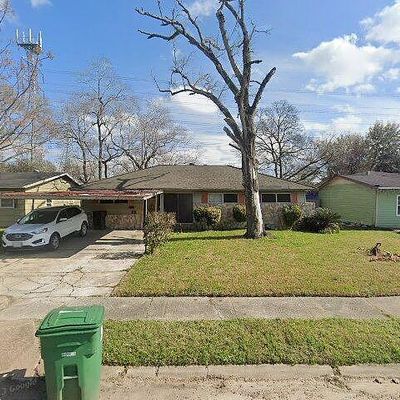 7823 Belgard St, Houston, TX 77033