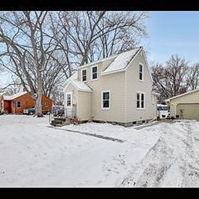 722 E 1 St St, Litchfield, MN 55355