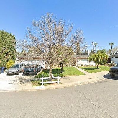 725 Robinhood Ln, Redlands, CA 92373