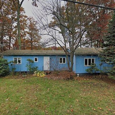 75 Woodruff Rd, Clinton, MA 01510