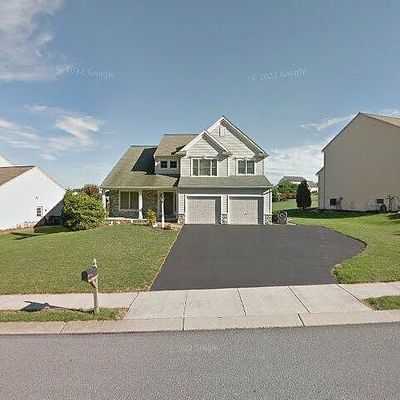 978 Castle Pond Dr, York, PA 17402