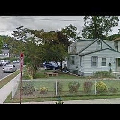 93 Woodside Ave, Freeport, NY 11520