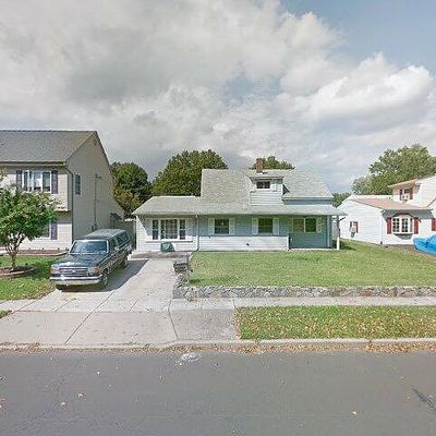 140 Elderberry Dr, Levittown, PA 19054