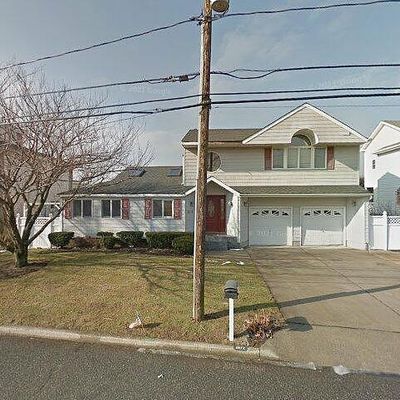 2572 Riverside Ave, Seaford, NY 11783