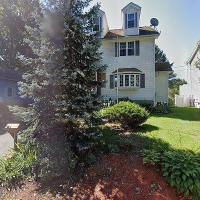 33 Lakeside Dr, Shrewsbury, MA 01545