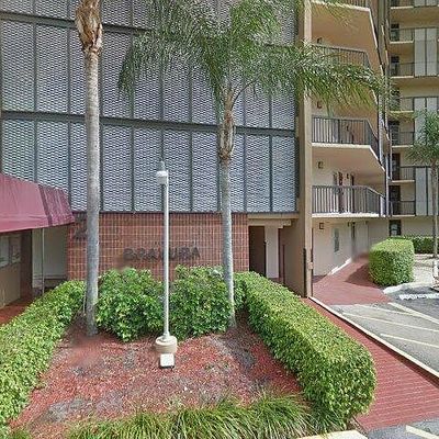 3101 N Country Club Dr #101, Miami, FL 33180