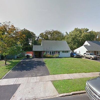 51 Kingwood Ln, Levittown, PA 19055