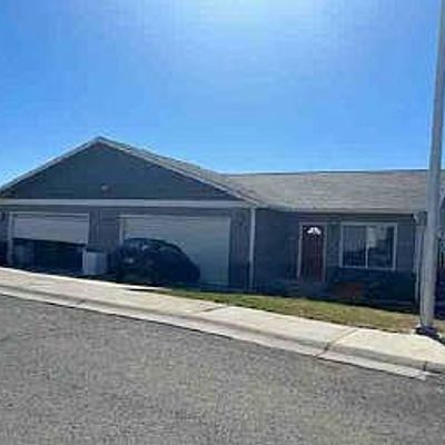 7910 Skyline Way, Yakima, WA 98908