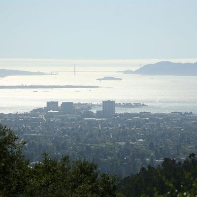 6038 Skyline Blvd, Oakland, CA 94611