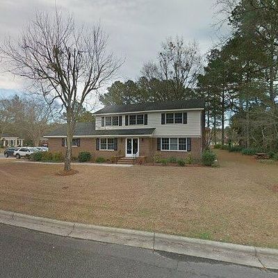 616 Onslow St, Wallace, NC 28466