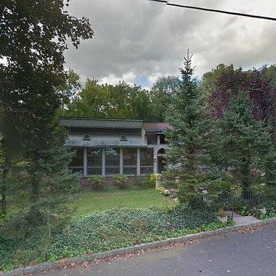 1 Crestmont Cir, Stockton, NJ 08559