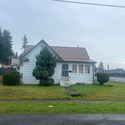 1203 Larch St, Raymond, WA 98577