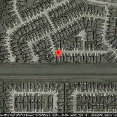 12705 S Shore Dr, La Marque, TX 77568