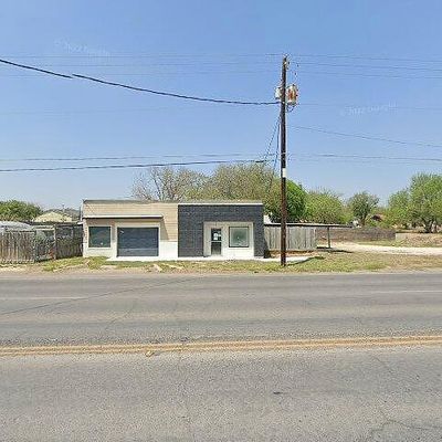 415 N Teel Dr, Devine, TX 78016