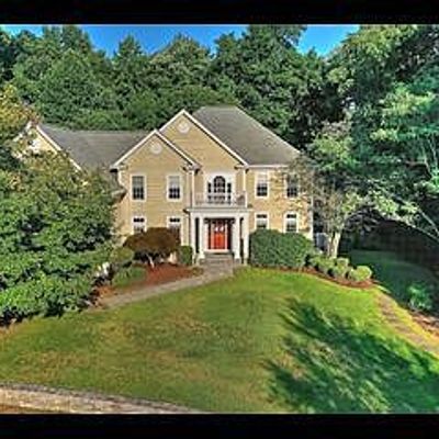 36 Hidden Pond Ln, Trumbull, CT 06611