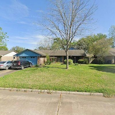 5405 Thistle Dr, Dickinson, TX 77539