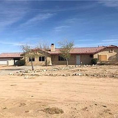 6955 Maricopa Rd, Phelan, CA 92371