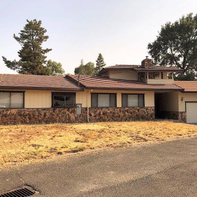 902 Todd Ct, Lakeport, CA 95453