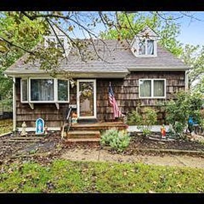 8 W Henry St, Palmyra, NJ 08065