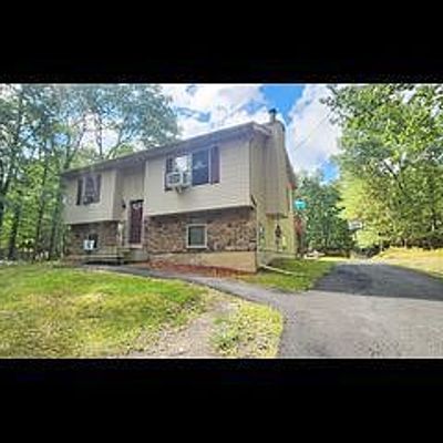 214 Whippoorwill Dr, Bushkill, PA 18324