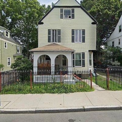 22 Whitman St, Dorchester Center, MA 02124