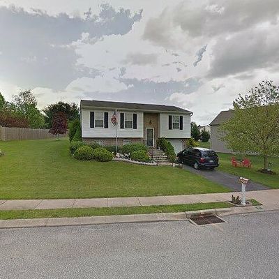 35 Farm Ln, Manchester, PA 17345