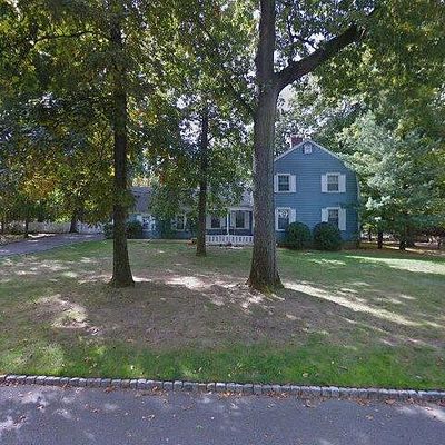 10 Highfield Ter, Caldwell, NJ 07006