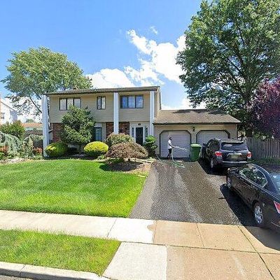 38 Creamer Dr, Sayreville, NJ 08872