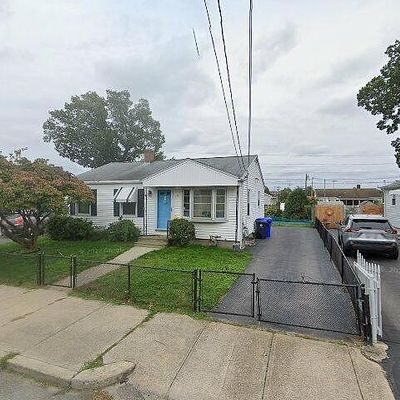 33 Vineyard St, Pawtucket, RI 02860