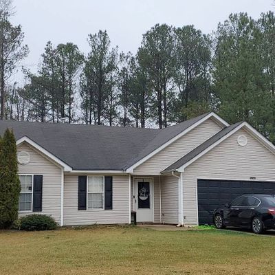 5 Connie Trl, Grantville, GA 30220