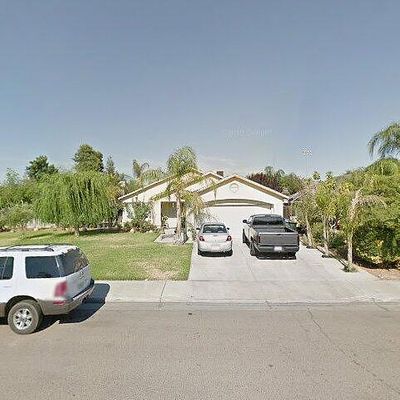 561 Walnut Ave, Sanger, CA 93657