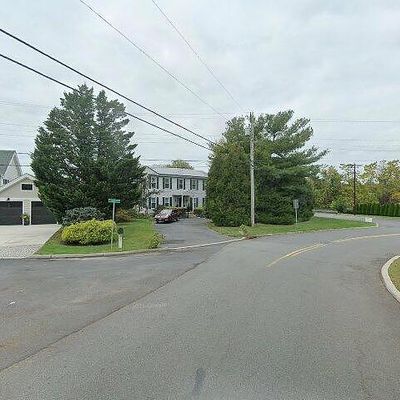 2 Lake Dr, Linwood, NJ 08221