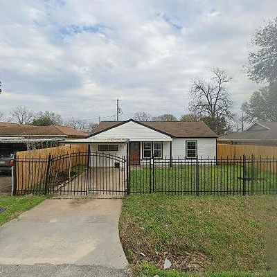 3618 Moore St, Houston, TX 77009