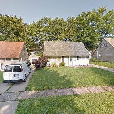 2220 Sutton Dr, Cuyahoga Falls, OH 44221