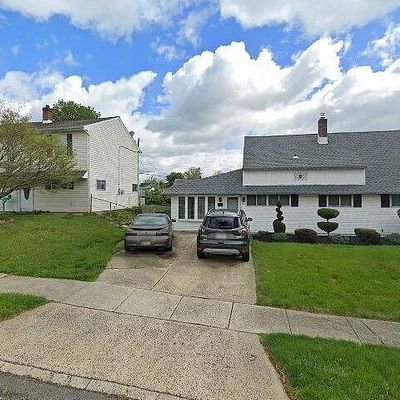 66 Ridge Ln, Levittown, PA 19055