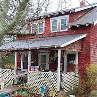 533 3 Rd St, Greenport, NY 11944