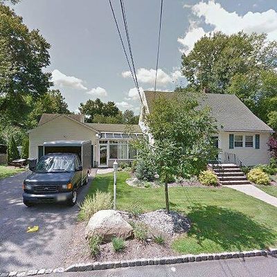 70 Glen Ave, Roseland, NJ 07068