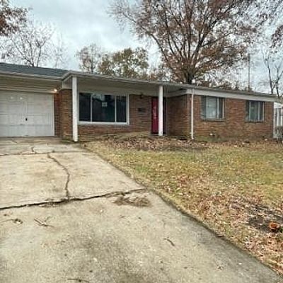 8646 Spoon Dr, Saint Louis, MO 63132