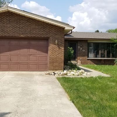 130 Hidden View Dr, Westmont, IL 60559